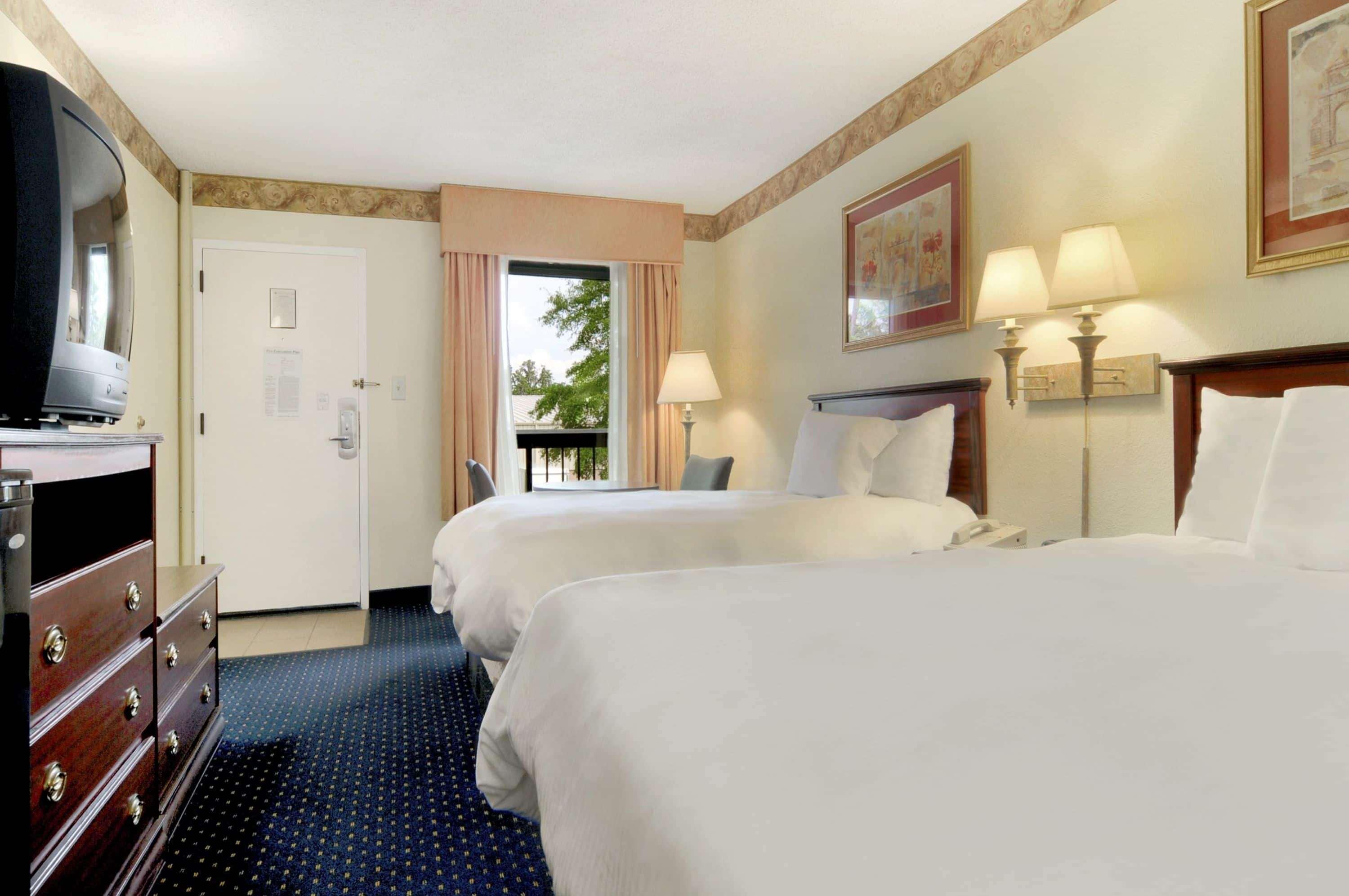 Baymont By Wyndham Tallahassee Exterior photo