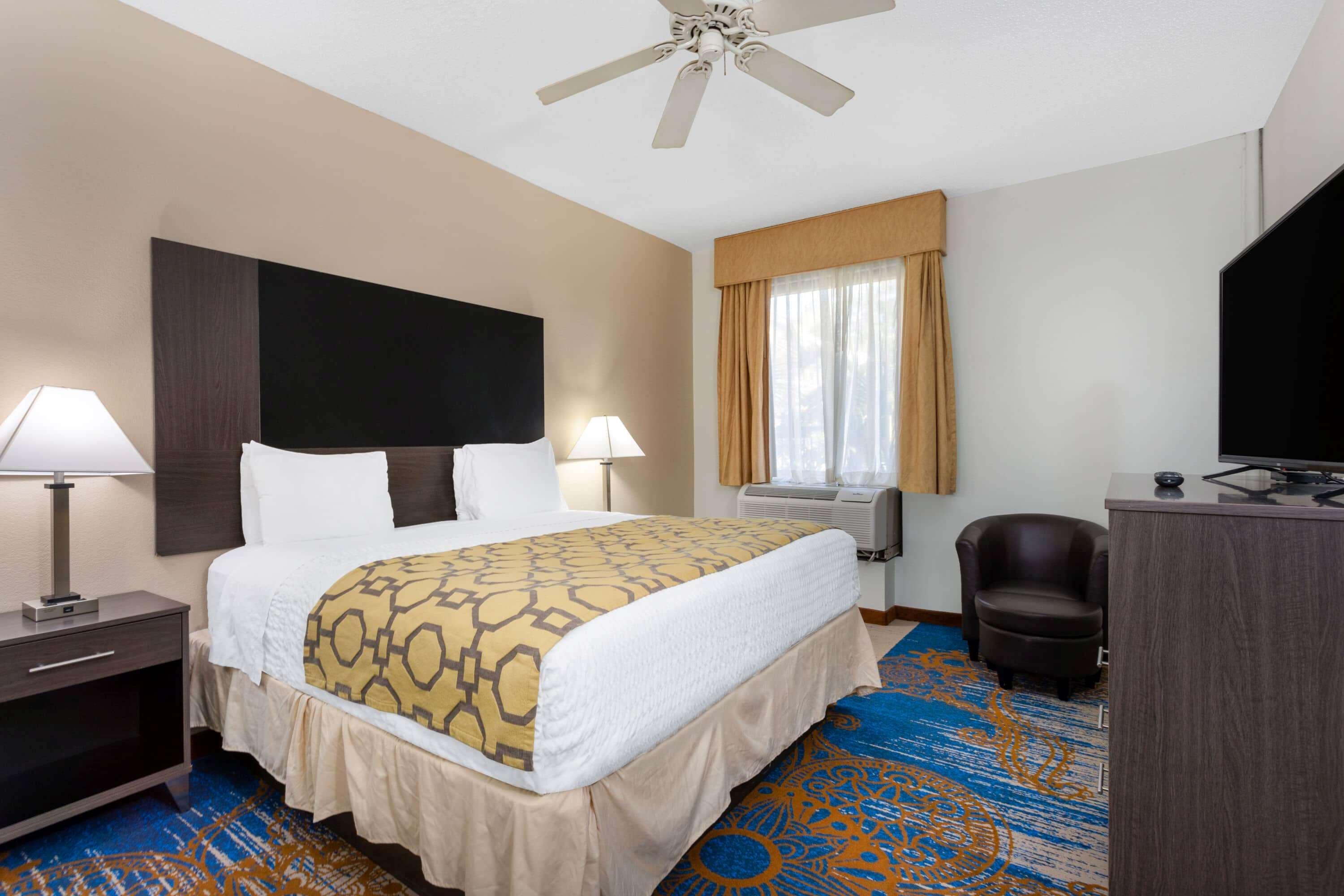 Baymont By Wyndham Tallahassee Exterior photo