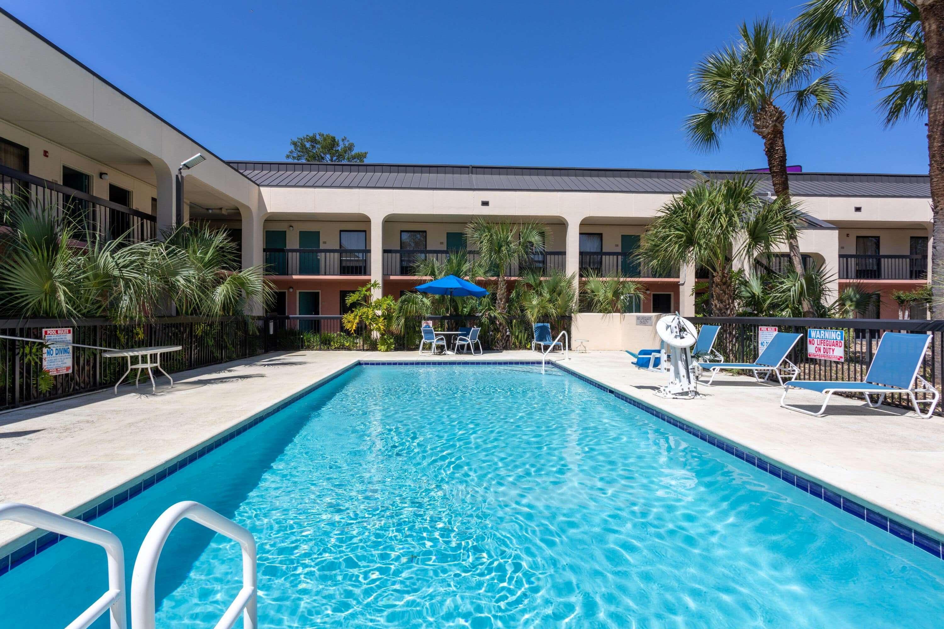Baymont By Wyndham Tallahassee Exterior photo