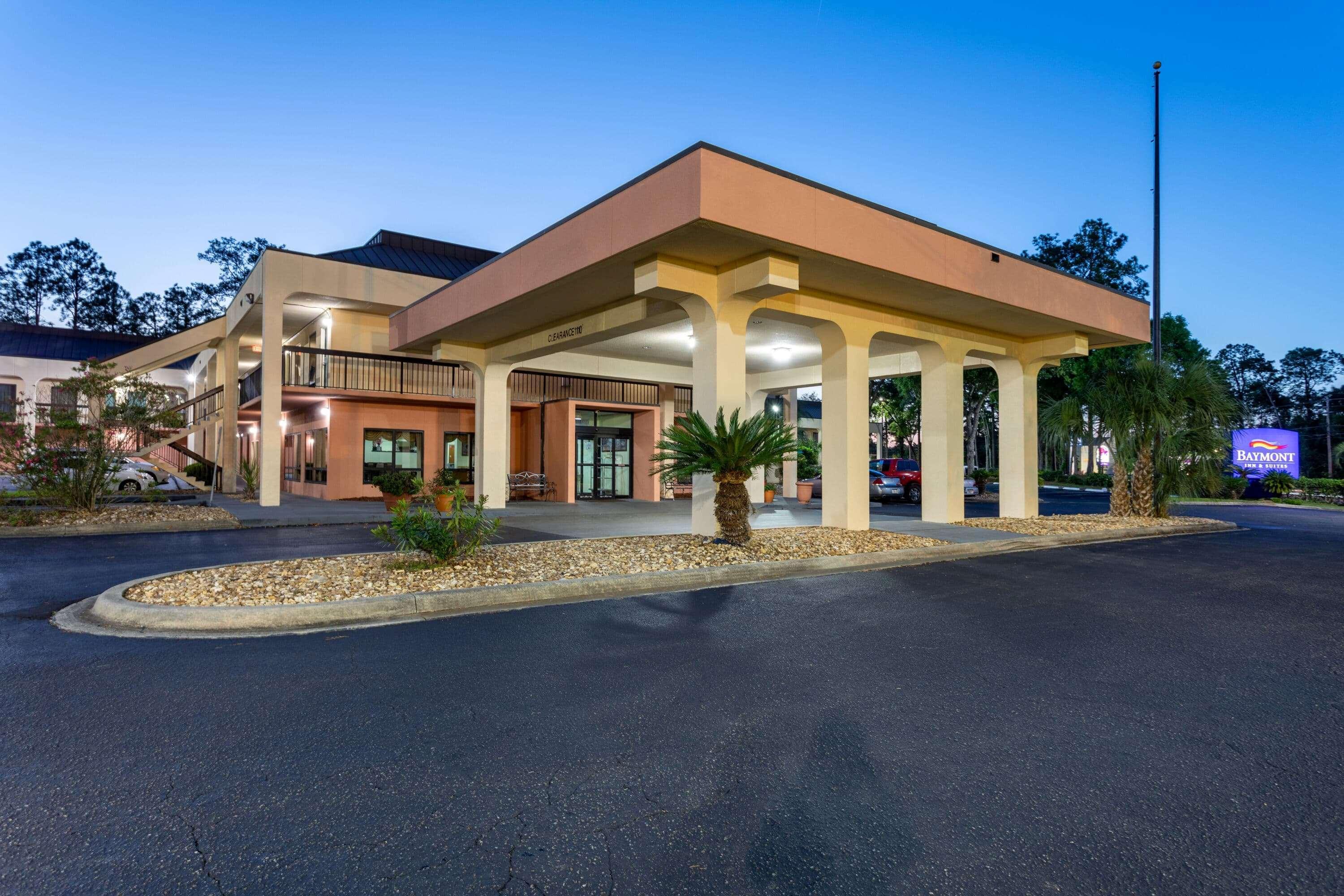 Baymont By Wyndham Tallahassee Exterior photo